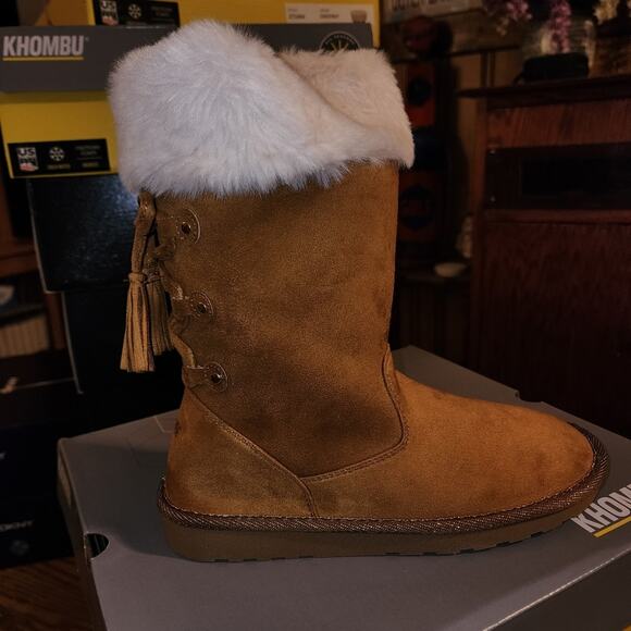 KHOMBU NWT WOMENS FAUX FUR TRIMMED WATERPROOF BOOTS. - Picture 1 of 9